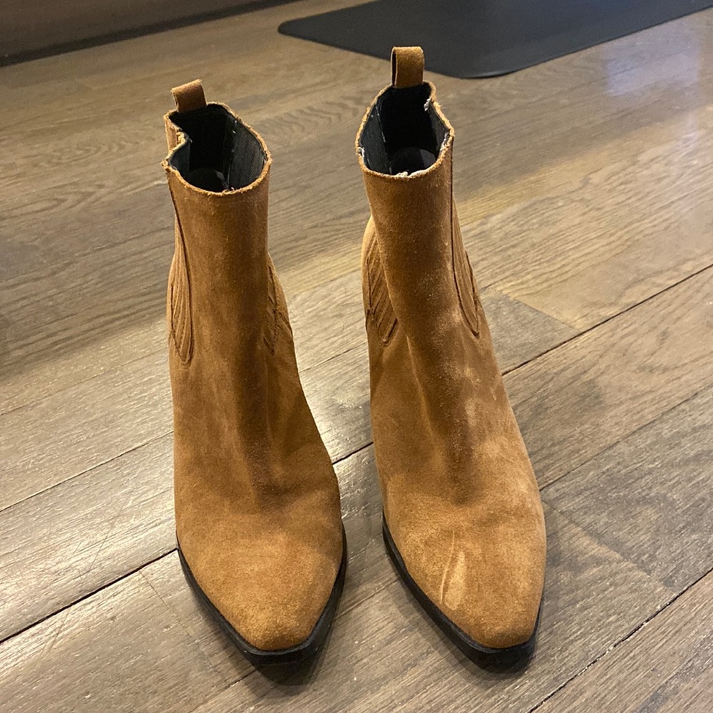 Kendall & Kylie brown suede boots